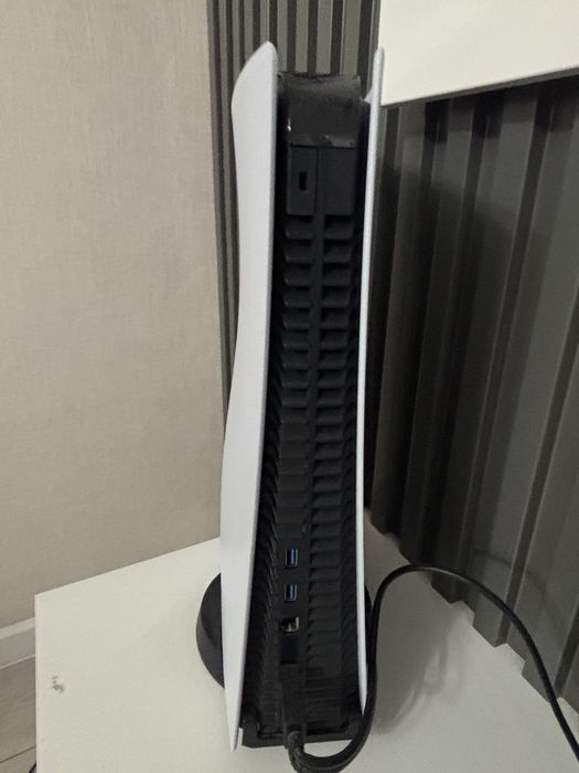 Продам Playstation 5 с дисководом
