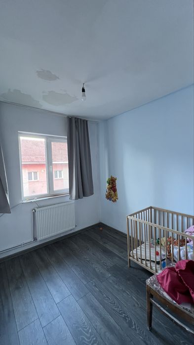 Apartament Lupeni 3 camere semidecomandat + boxa