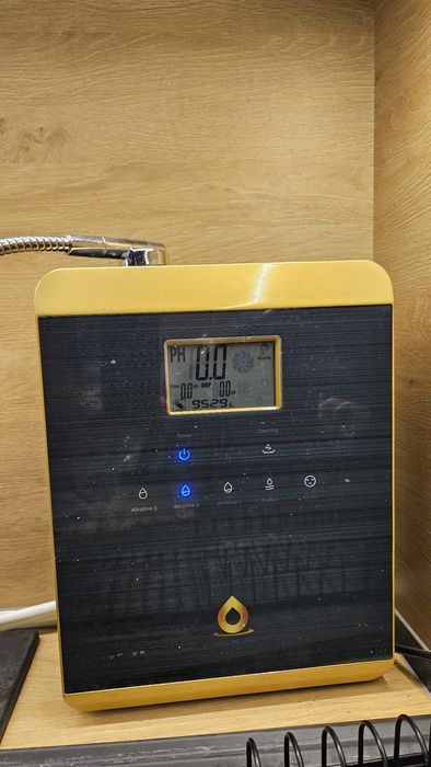 Уред за алкална йонизирана вода с 11 плочи + профес. битов озонатор.