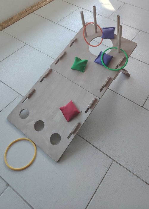 семейна игра, дървени играчки, игра на открито, корнхол, торбички