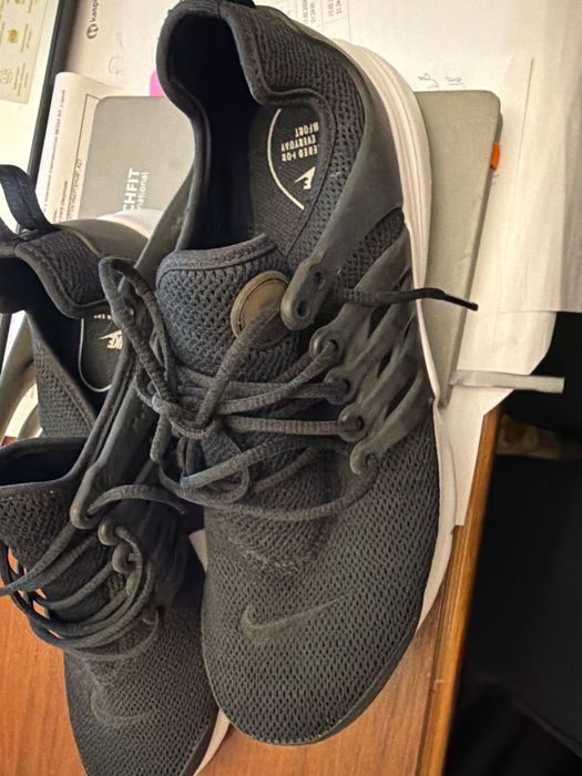 крассовки Nike женская