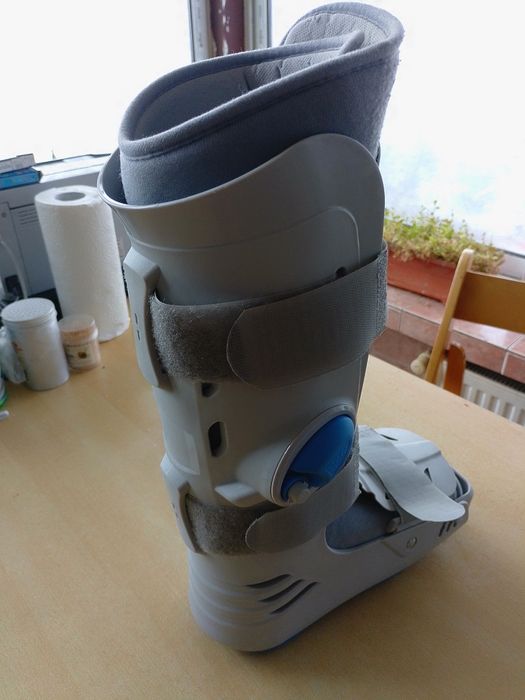 Vând orteză  Aircast Elite mărimea M