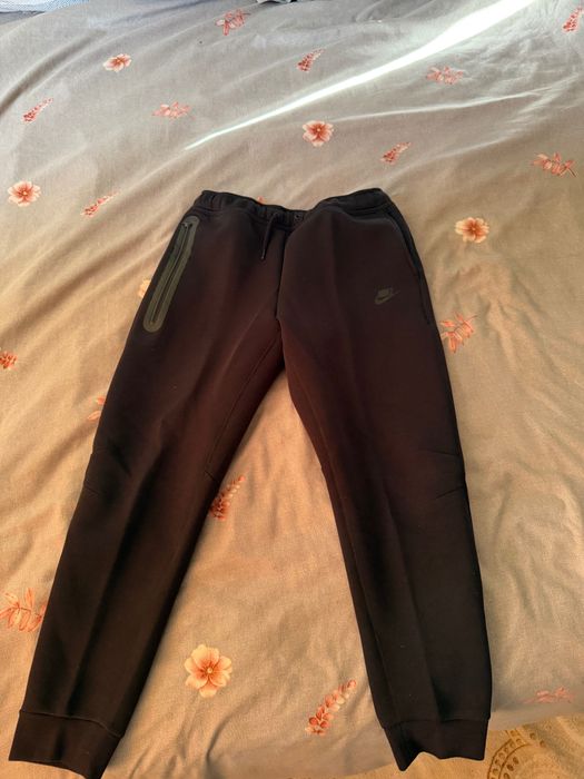 pantaloni nike tech