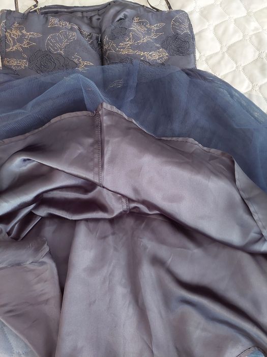 Продавам официална рокля!