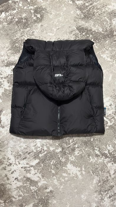 Продам безрукавку PALACE