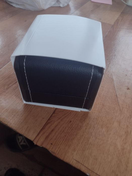 Часовник  OMEGA - НОВ