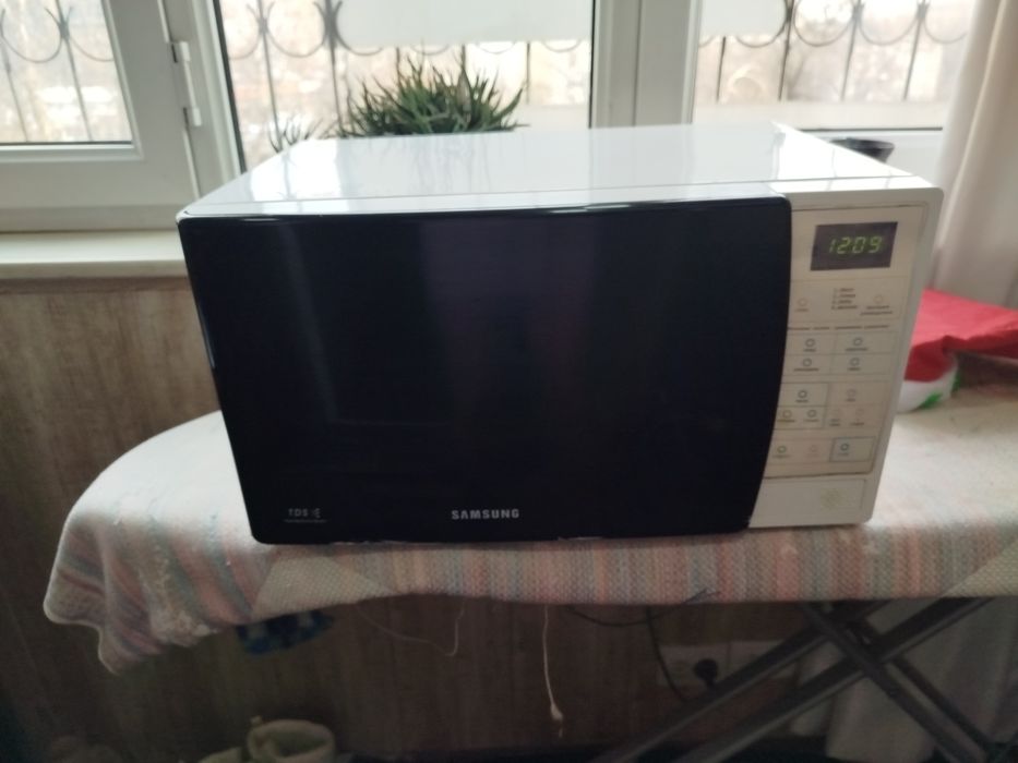 Микроволновая печь Самсунг 800 ватт, 20 литров