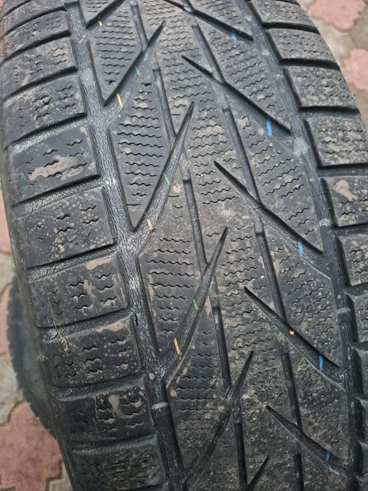 Vând cauciucuri 235 55 17