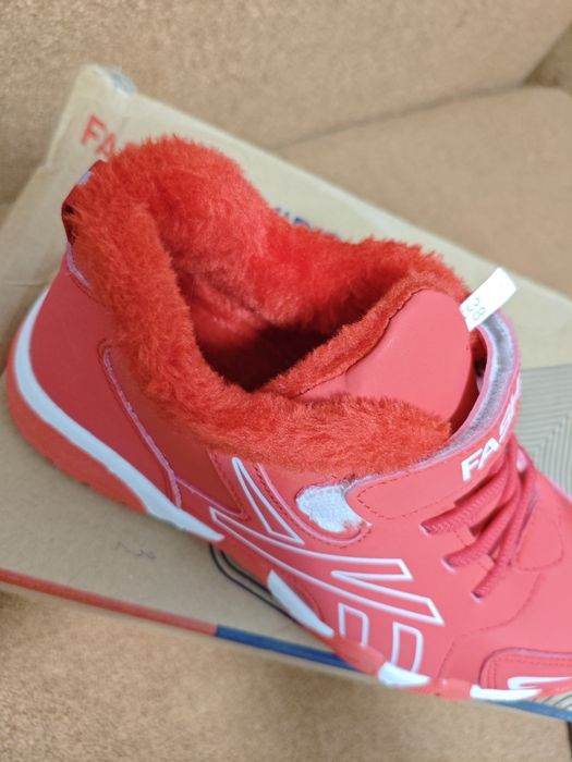 Кроссовки утеплённые 38 размер