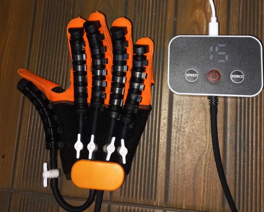 Manusa robotica recuperare mana dreapta probleme AVC coloana paralizie