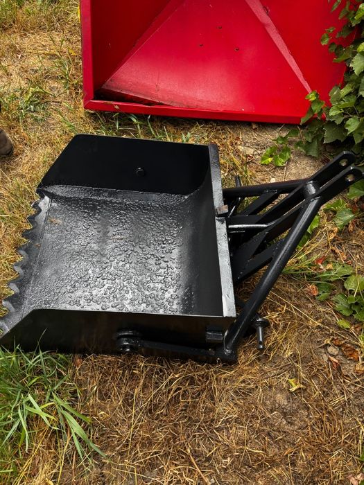 Cupa pentru tiranti la tractor cu sistem de basculare