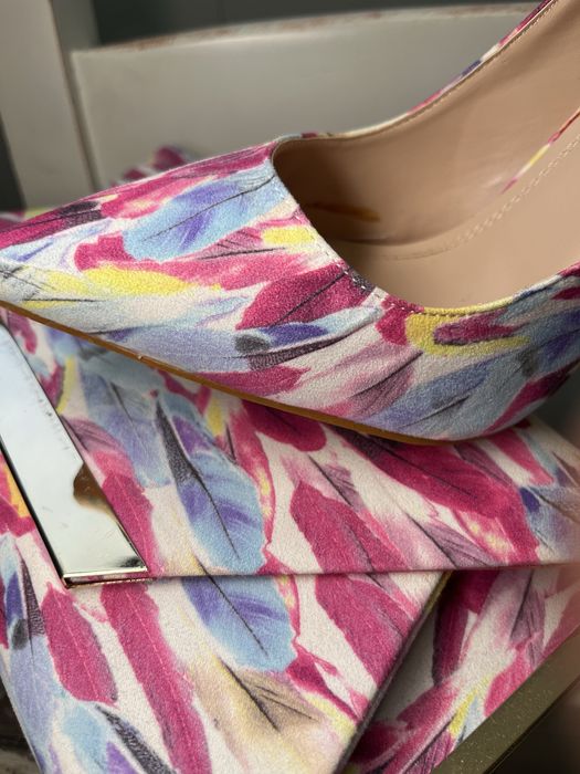 Сет дамска шарена чанта и обувки на ток