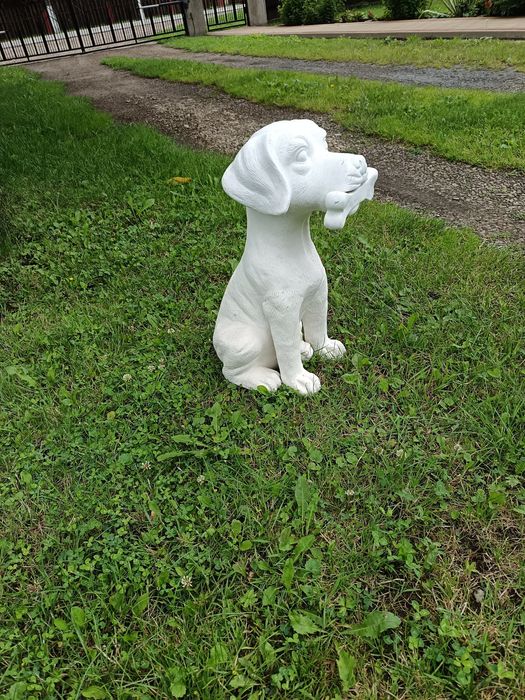 Statuetă decorativă cățel cu os, 47 cm, albă