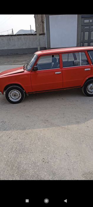 Ваз2102сотилади.
