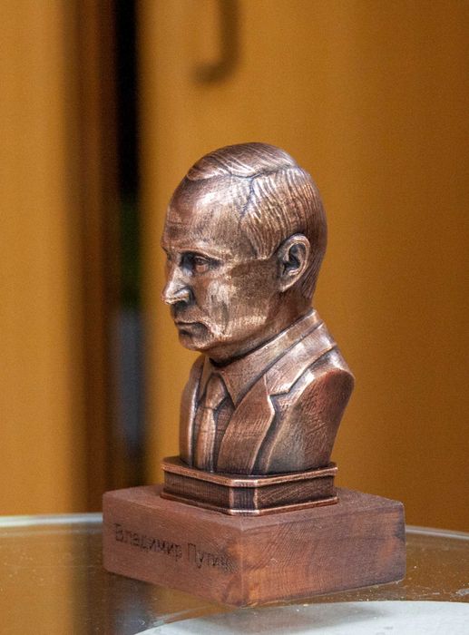 Бюст на Владимир Путин.Медна галванопластика.
