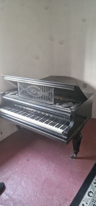 Pian antic de vânzare