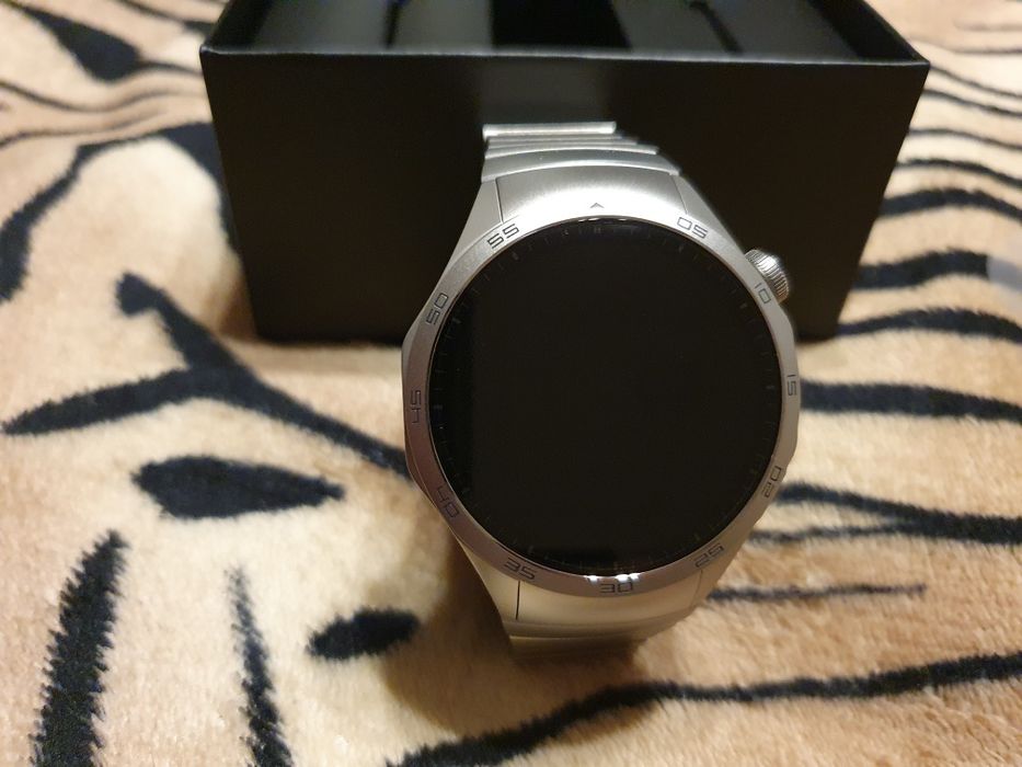 Смарт часовник GT4