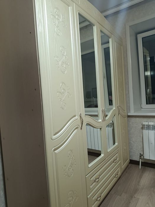 Продам шифоньер в отличном состояний