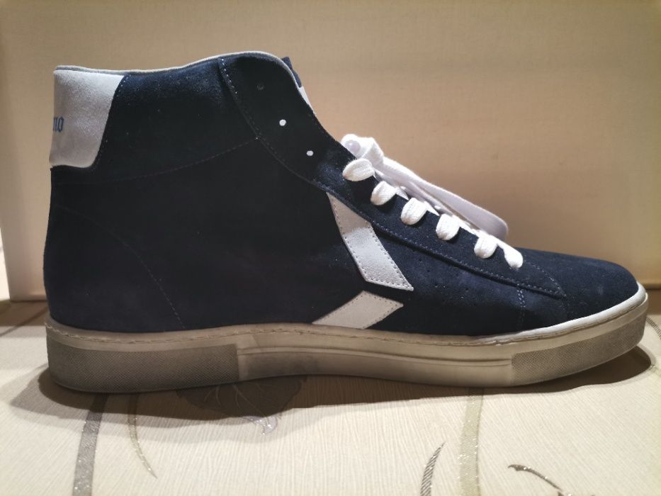 Продавам спортни обувки John Galliano