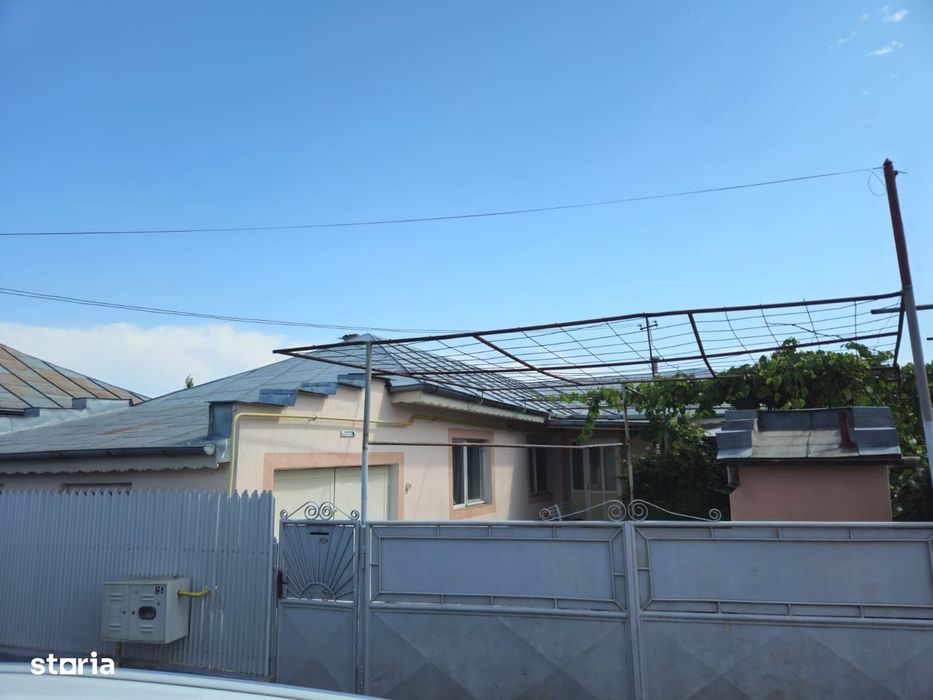 Casa cu garaj si teren