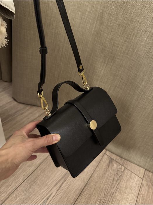 Черный тренч экокожа, сумочка.