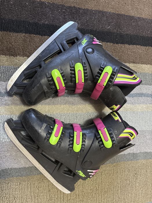 Коньки хоккейные.