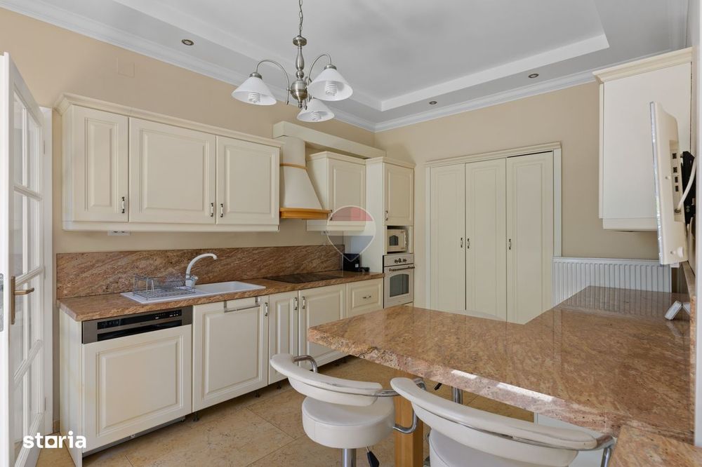 Apartament luxos cu 3 camere de închiriat - Piața Avram Iancu