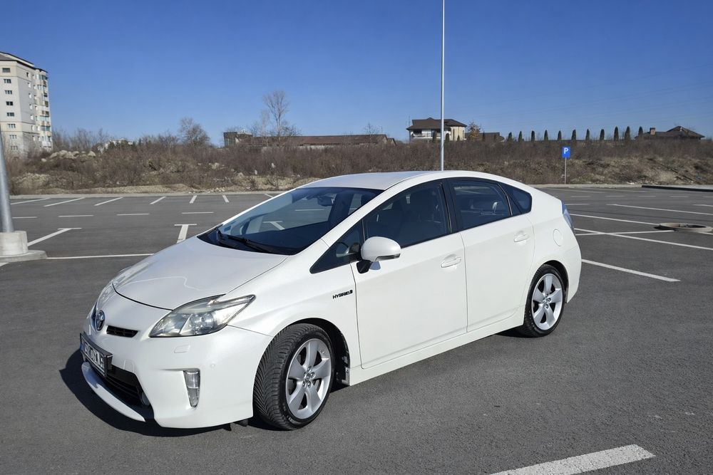 *Toyota Prius Hybrid 2013 • Automat • 244.000 km • Foarte economică