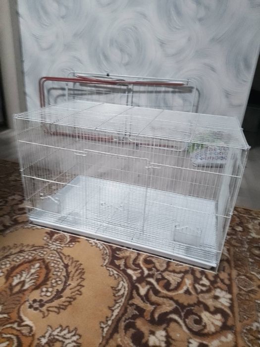 Продаются две клетки большие