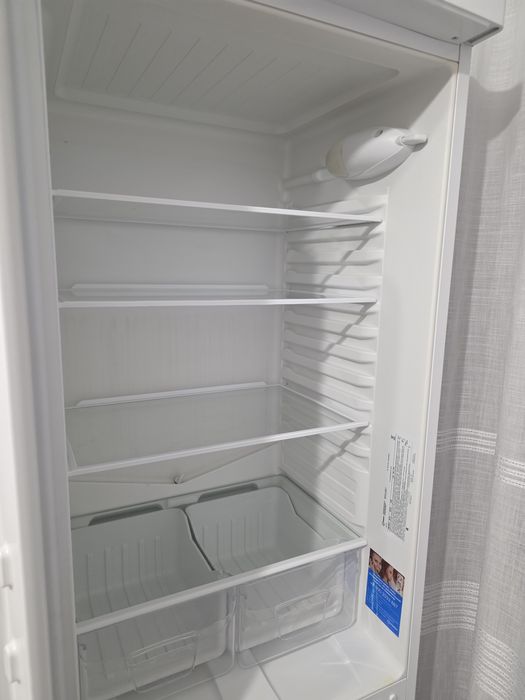 Холодильник б/у Indesit не рабочий