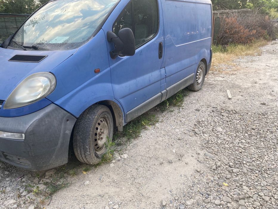 Dezmembrez opel vivaro renault trafic 1,9