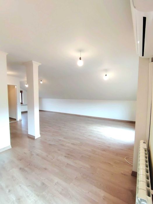 Масивна двуетажна къща в близост до Пловдив от собственик