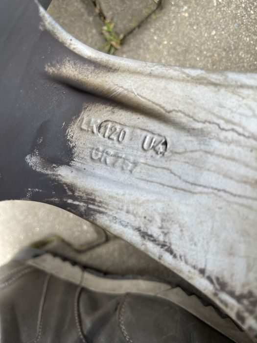 Jante Alutec R17 5x120 cu cauciucuri de iarna Dunlop