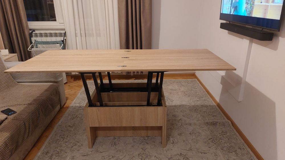 Vând masa de living