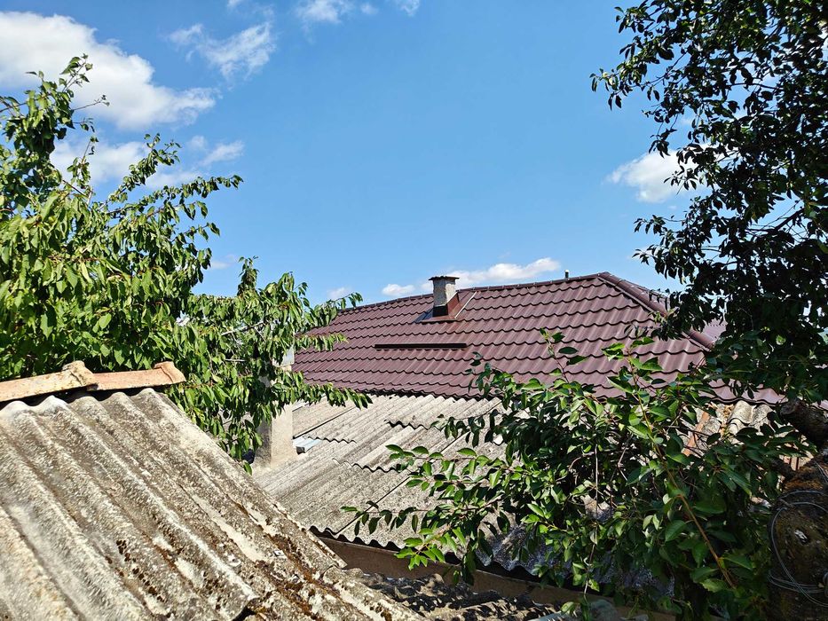 casa  de locuit si  cu teren