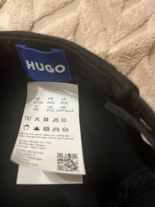 Шапка с козирка HUGO