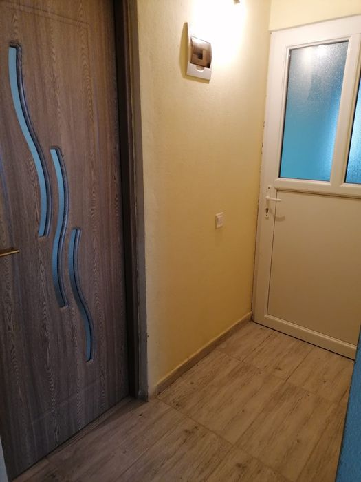 Închiriez garsoniera