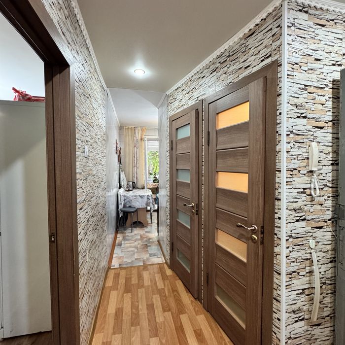Продам 3комн 20 мкр / 23 и 4 школы