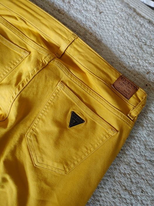 Панталон Guess - цвят горчица
