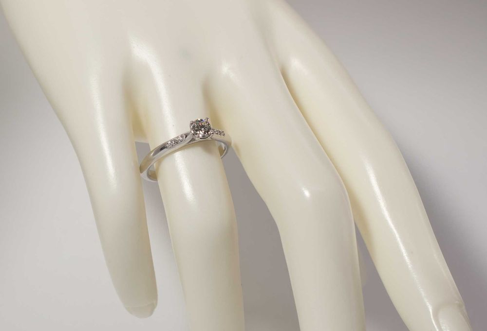 Годежен пръстен с диамант 0.30ct.