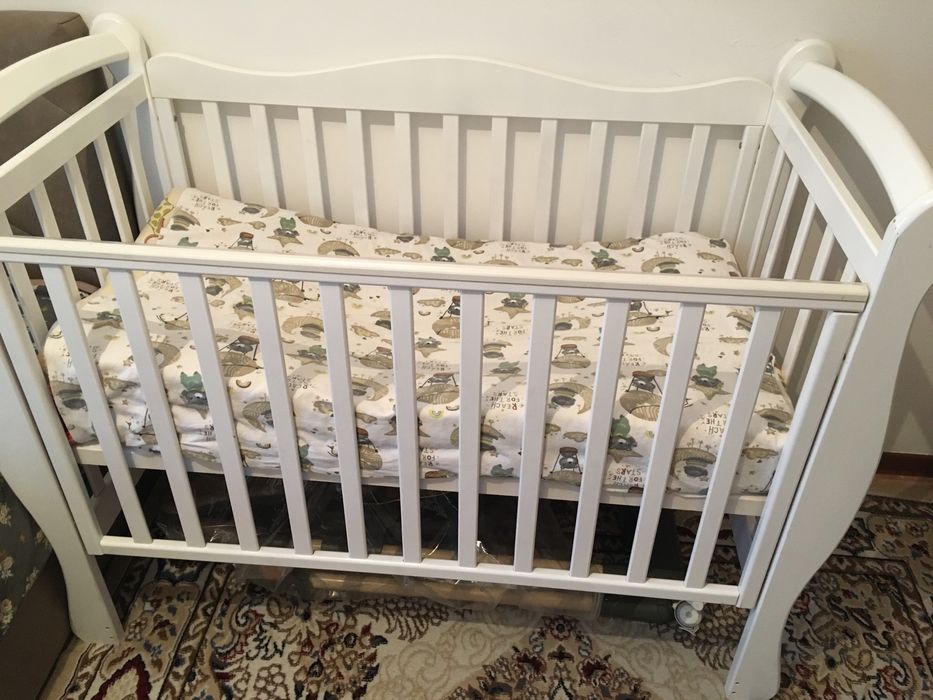 Продам стульчик для кормления и манеж