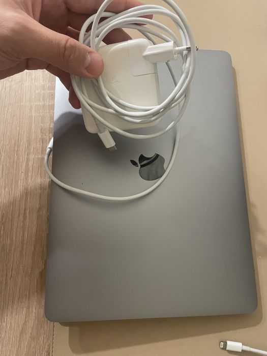 Macbook pro 2019 с touch bar | 256гб