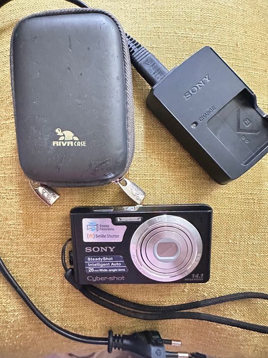 SONY Фотоаппарат Работает отлично.