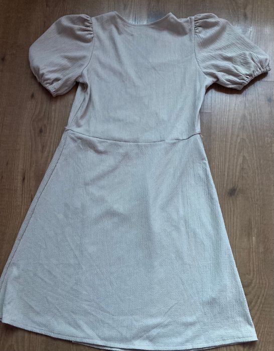 Дамска рокля с къс ръкав