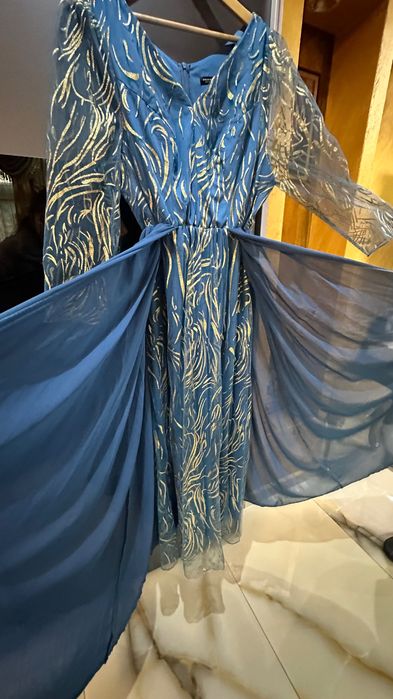 Офицялна Синя рокля носена веднъж