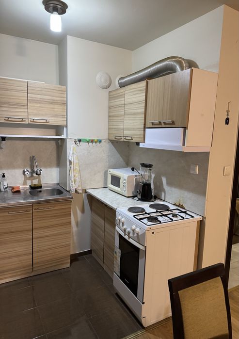 Кухня - пълен комплект уреди+шкафове (без пералнята)