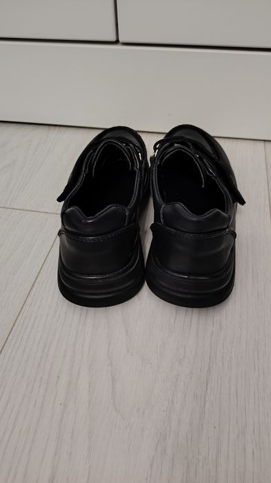 Продам туфли для мальчика