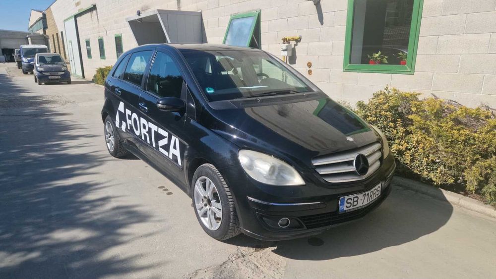 Mercedes Benz B180