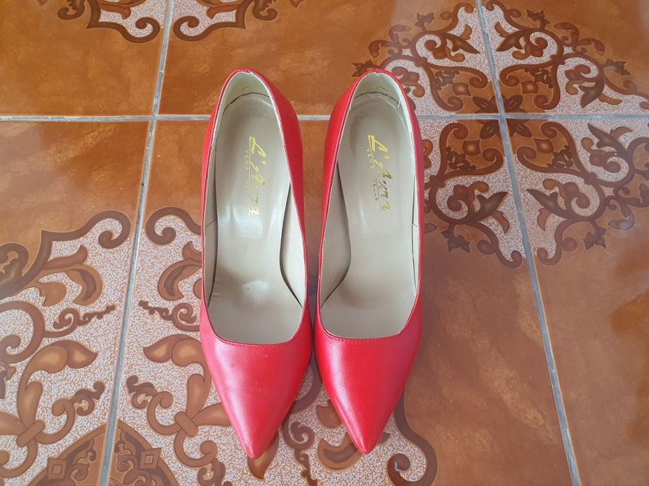 Vând pantofi din piele