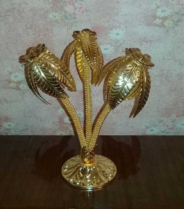 Ваза и декоративная пальма